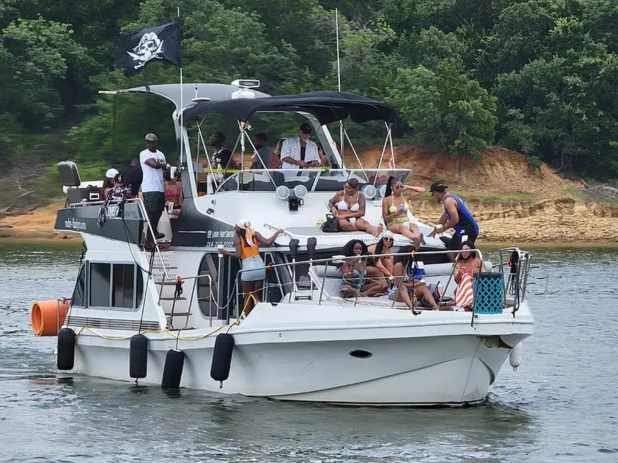 Parasailing on Lake Lewisville - Mutineers Charter Services