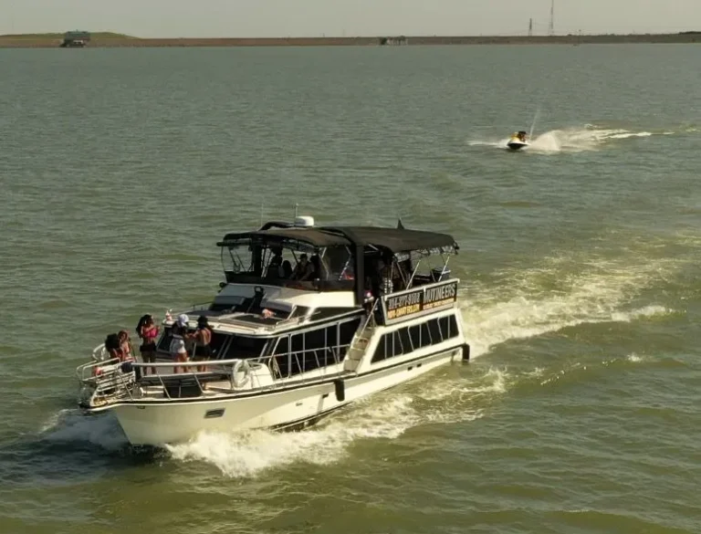 Gypsy Danger Yacht Image